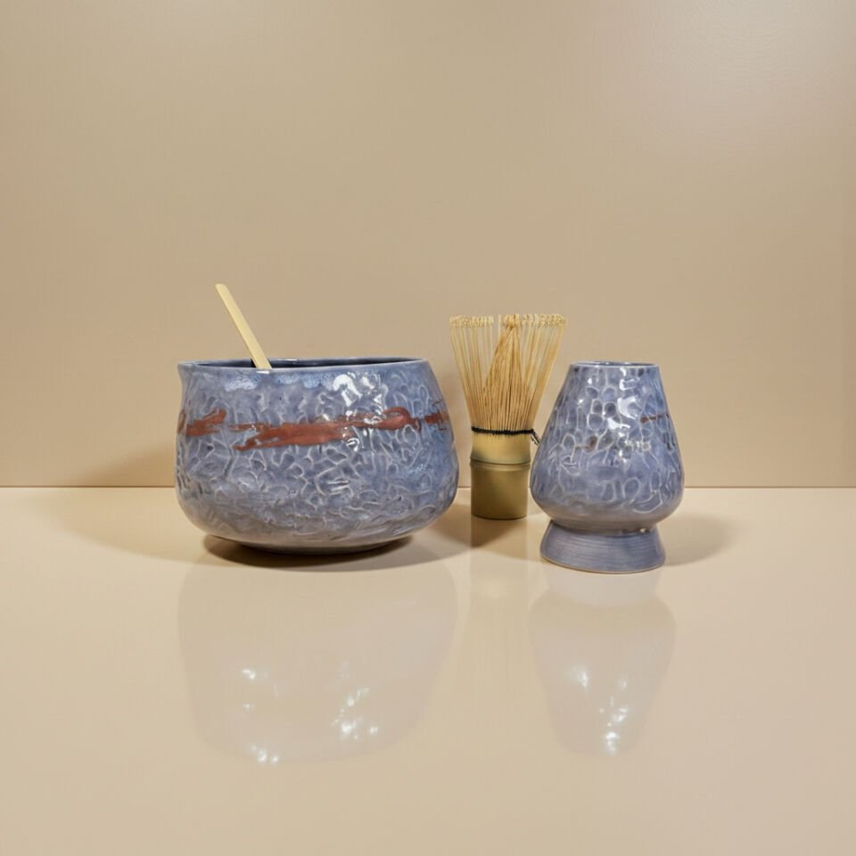 El Yapımı Seramik Matcha Seti – Chawan & Whisk Stand (2 Parça)
